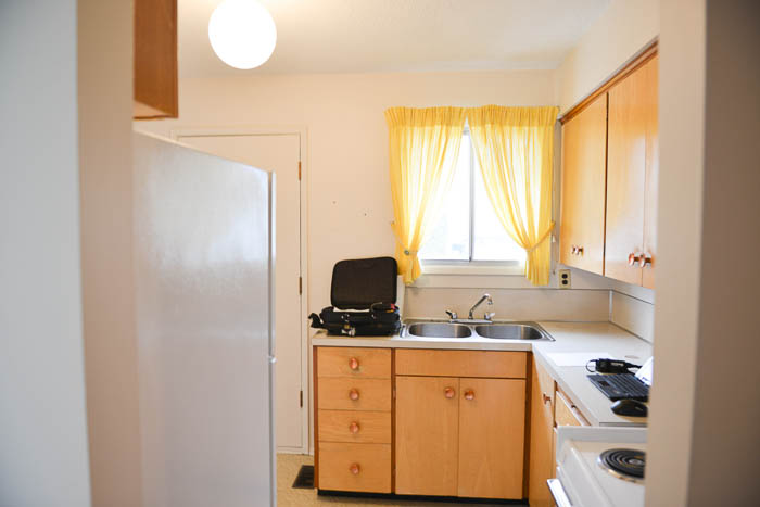 Kitchen Before - lemonthistle.com