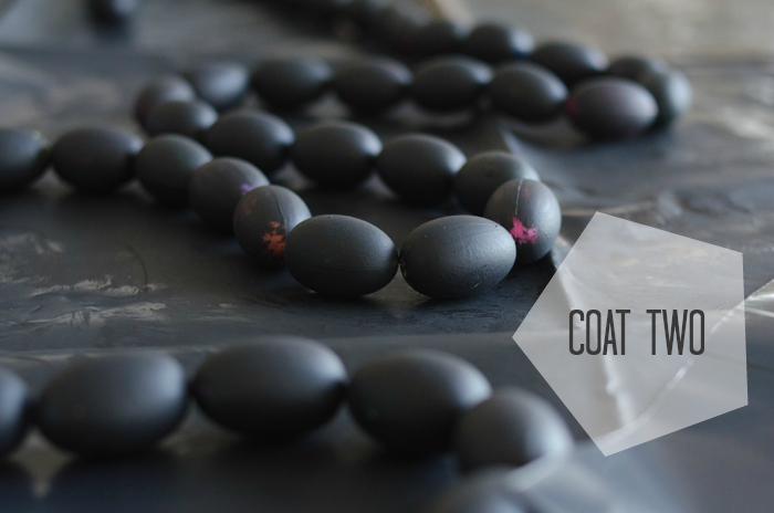 DIY Black and Gold Mini Easter Egg Garland - lemonthistle.com