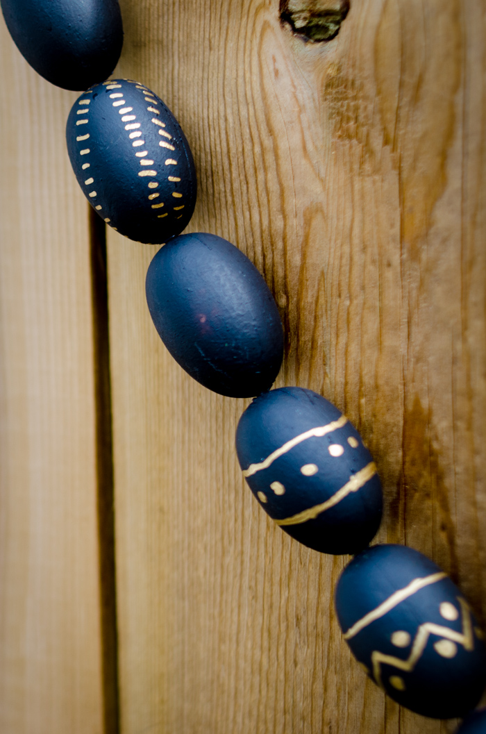 DIY Black and Gold Mini Easter Egg Garland - lemonthistle.com