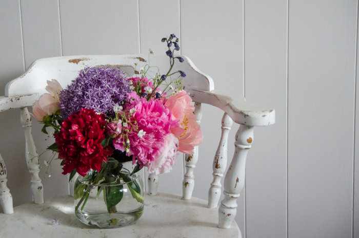 DIY Spring Floral Arrangement - lemonthistle.com