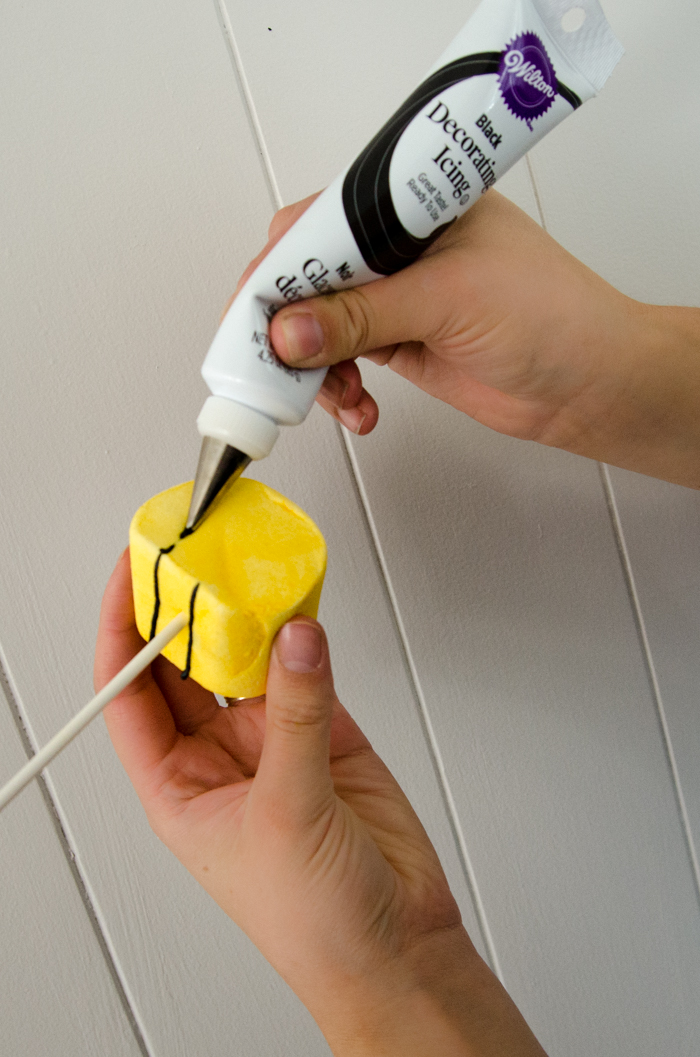 DIY Giant Bumble Bee Marshmallow Pops