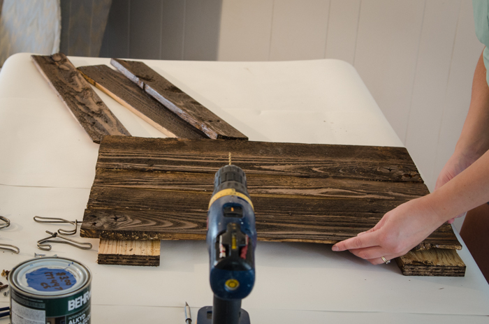 Great detailed tutorial! DIY Rustic Towel Rack from Free Pallet Wood