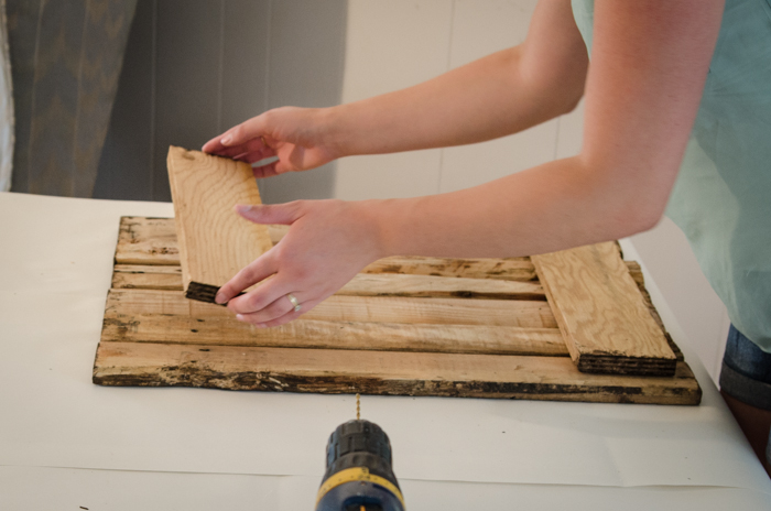 Great detailed video tutorial! DIY Rustic Towel Rack from Free Pallet Wood