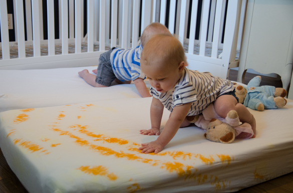 Such a fun idea- love it!! DIY Tie Dye Crib Sheets - lemonthistle.com for Pretty Providence