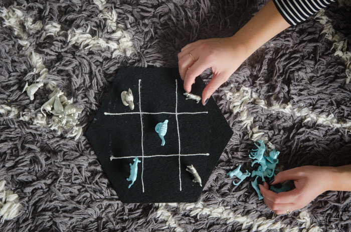 Seriously fun idea!! What a fun gift! DIY Farm Animal Tic Tac Toe