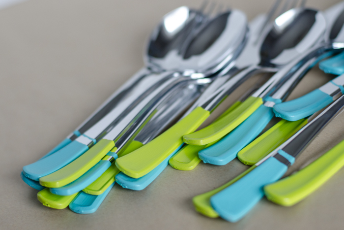 DIY Painted Plastic Party Cutlery! What a fun idea to add a punch of colour