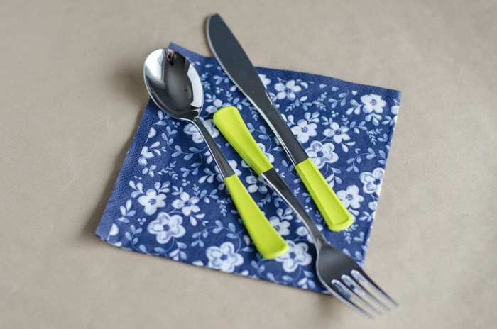 DIY Painted Plastic Party Cutlery! What a fun idea to add a punch of colour