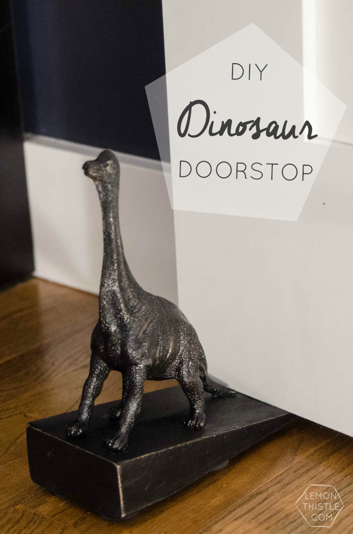 Dinosaur DIY Doorstop- mignon!  Je l'aime mieux que la version Anthro!