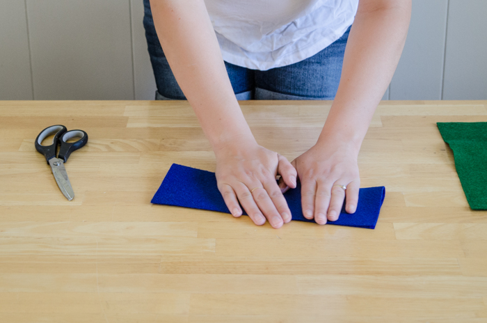 DIY Hand Painted Wall Hangings from Felt- these are super cute for a nursery!