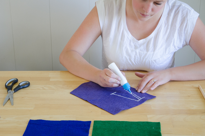 DIY Hand Painted Wall Hangings from Felt- these are super cute for a nursery!