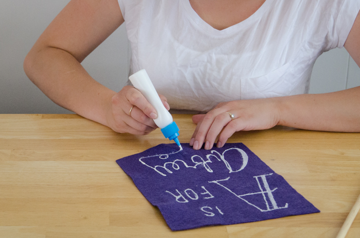 DIY Hand Painted Wall Hangings from Felt- these are super cute for a nursery!