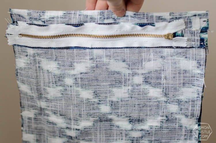 DIY Exposed Zipper Pouch (made out of a tea towel!) I love the combination.