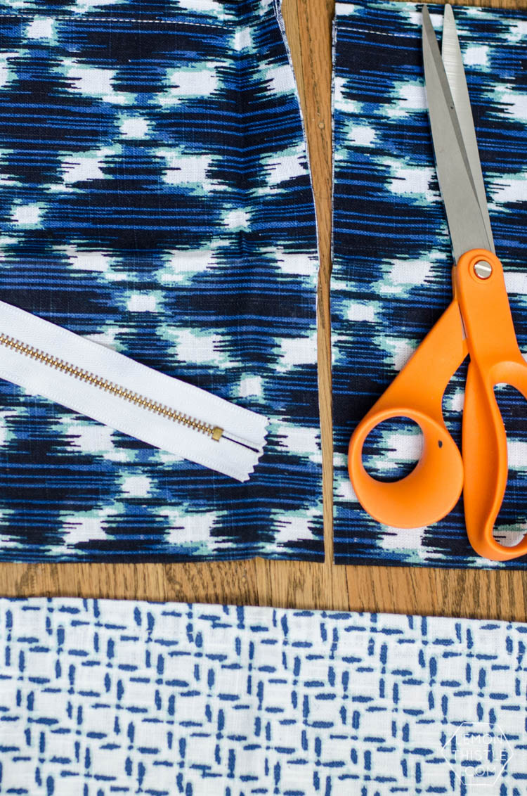 DIY Exposed Zipper Pouch (made out of a tea towel!) I love the combination.