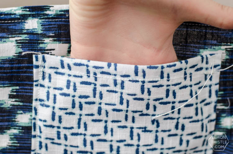 DIY Exposed Zipper Pouch (made out of a tea towel!) I love the combination.