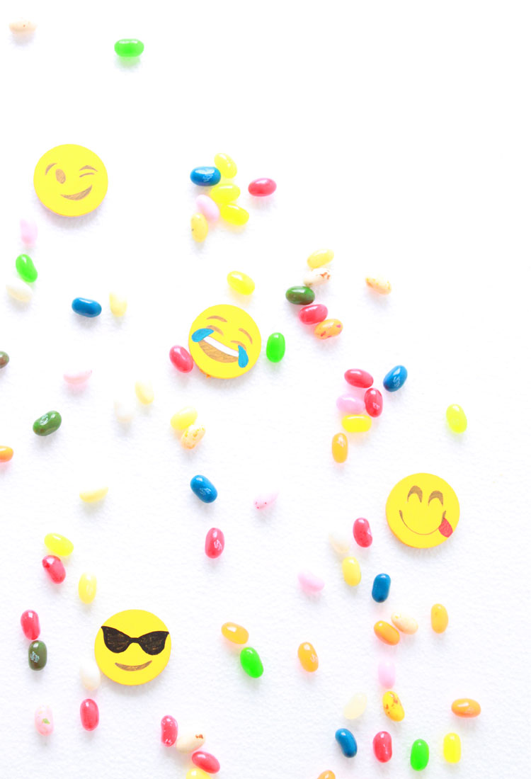 DIY Emoji Snack Boxes- so much fun for  a party!