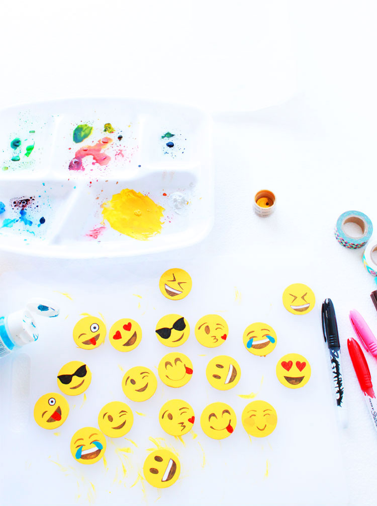 DIY Emoji Snack Boxes- so much fun for  a party!