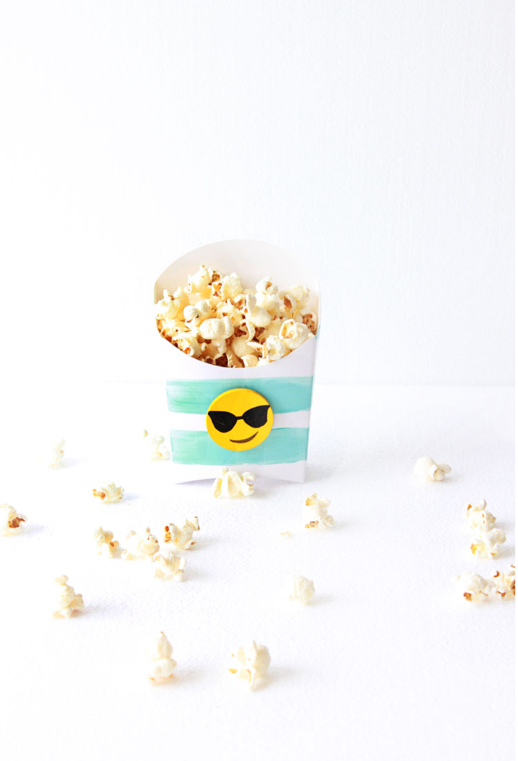 DIY Emoji Snack Boxes- so much fun for  a party!