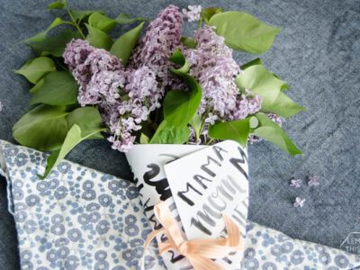 Free Printable Hand Lettered Flower Wraps for Mothers Day gifts