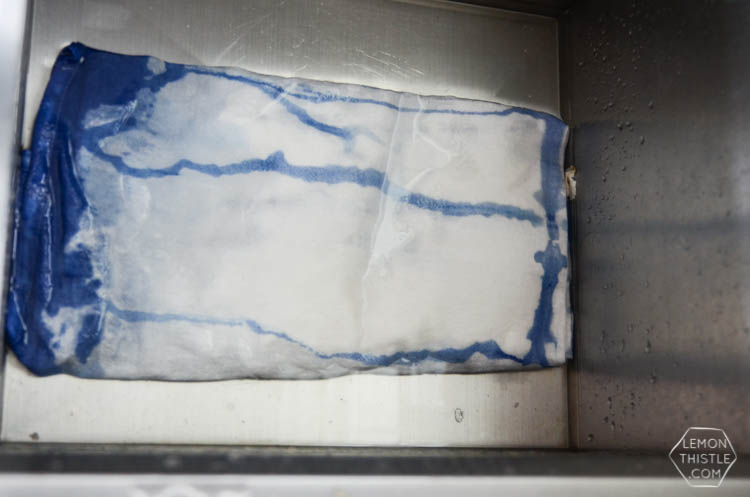 DIY Dip Drip Dye Tea Towel... I love how organic this looks compared to normal dip dye!
