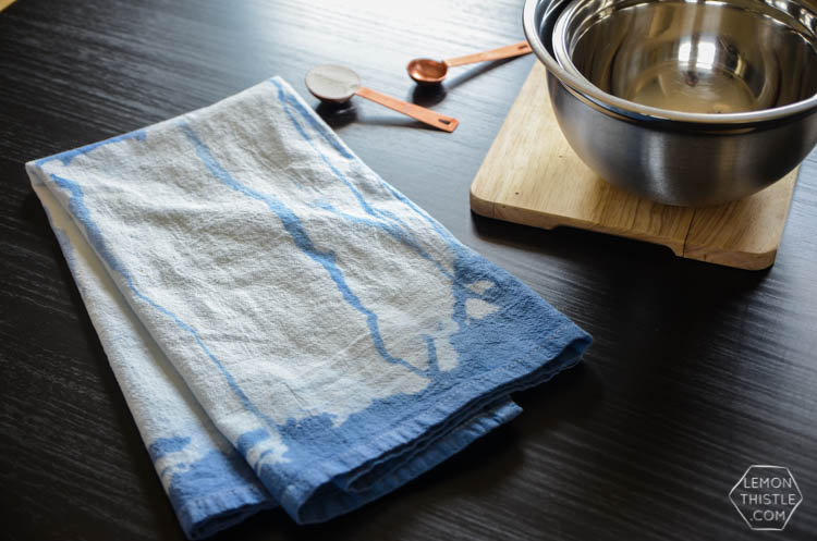 DIY Dip Drip Dye Tea Towel... I love how organic this looks compared to normal dip dye!