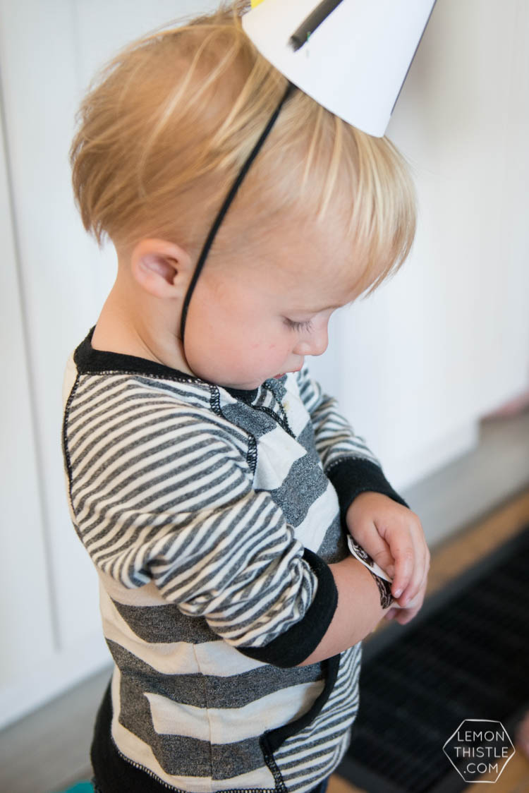 DIY Dinosaur Temporary Tattoo Station and free printables templates! Such a fun activity for a kid birthday party!