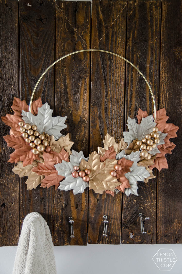 DIY Simple Autumn Metallics Wreath- so perfect for fall!