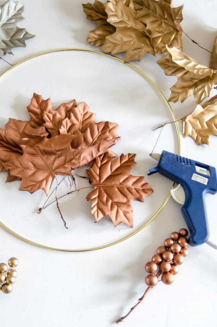 DIY Simple Autumn Metallics Wreath- so perfect for fall!