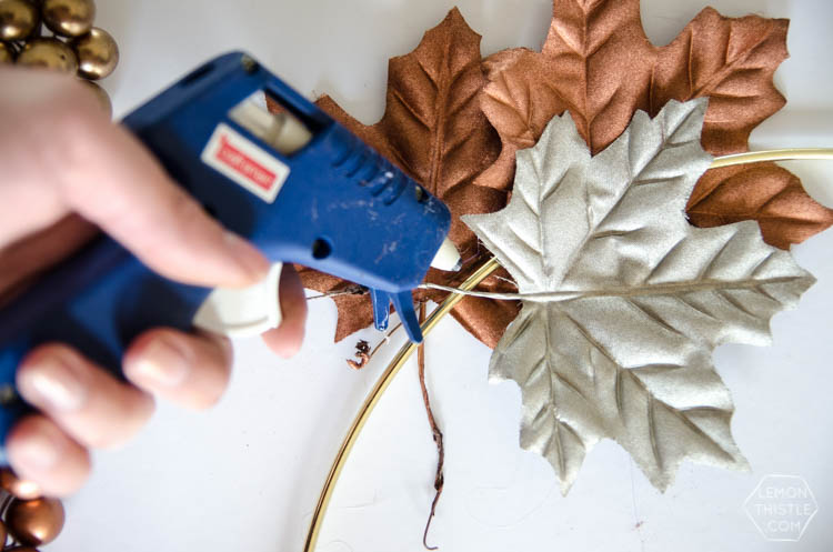 DIY Simple Autumn Metallics Wreath- so perfect for fall!