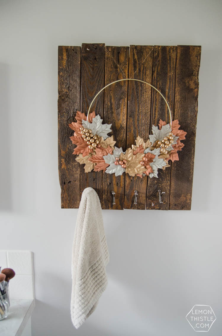 DIY Simple Autumn Metallics Wreath- so perfect for fall!