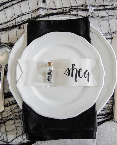 DIY Bugs in Jars for a simple spooky Halloween place setting