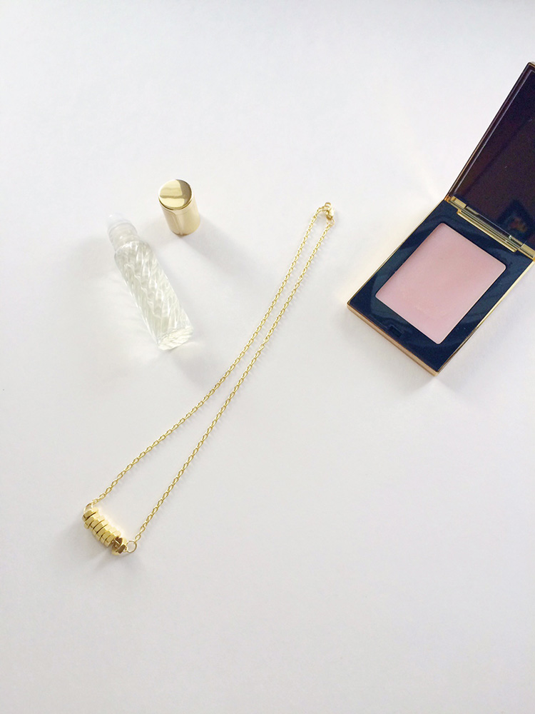 bolt necklace diy- such a fun gift idea!