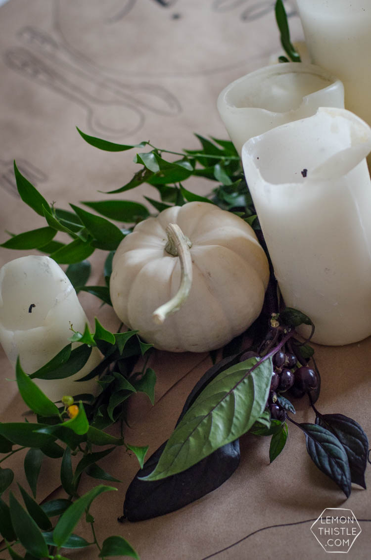 Organic and Casual Thanksgiving Tablescape- the perfect decor for a simple friendsgiving dinner party!