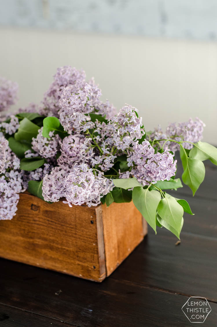 DIY Rustic Centrepiece with spring blooms