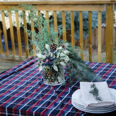 DIY Holiday Centrepiece using fresh winter greens- two different ways! Natural decor is my favourite Christmas decor