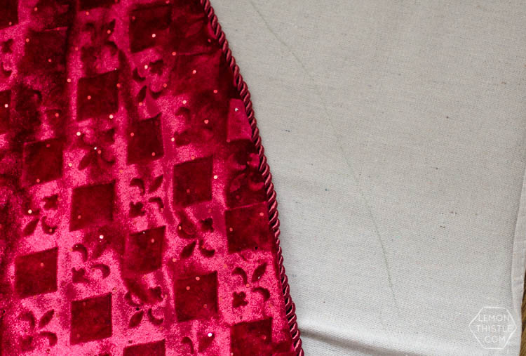DIY simple glitter tree skirt- I love this for a little more of a natural christmas