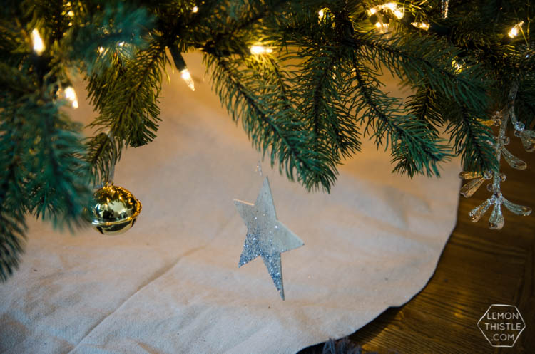 DIY simple glitter tree skirt- I love this for a little more of a natural christmas