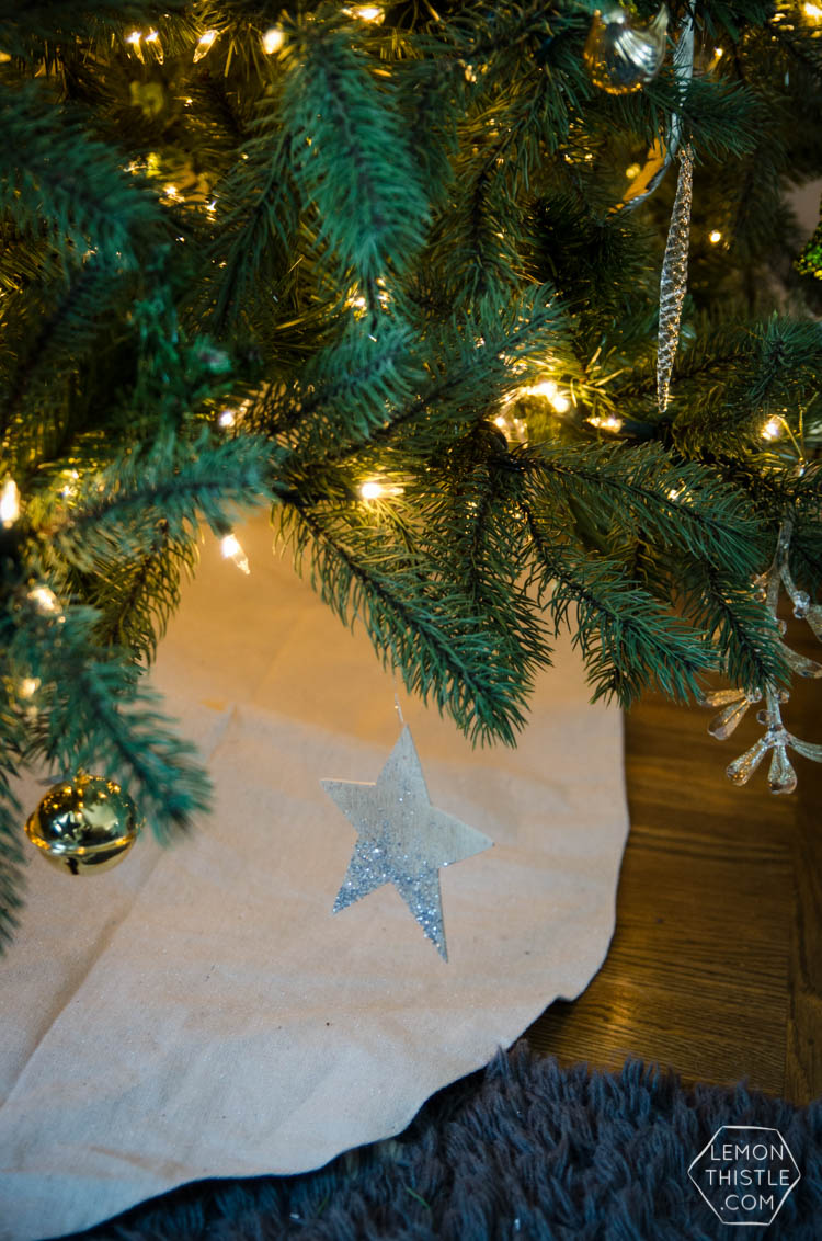 DIY simple glitter tree skirt- I love this for a little more of a natural christmas