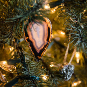 DIY precious gem ornaments- glitzy but natural, perfect Christmas decor!