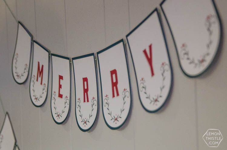 A simple gingerbread decorating party... I love this! The decorations are so classic but easy to accomplish