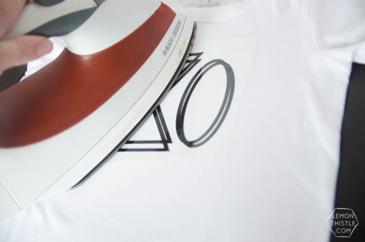 DIY XO T-Shirts... how fun are these to make for valentine's day!? Plus- it's a free printable design