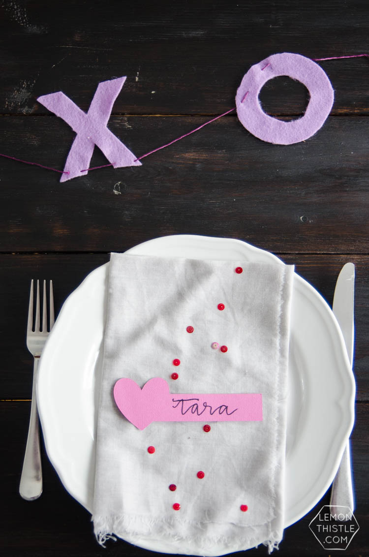 DIY paper hearts place cards- perfect for valentine's day!