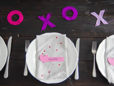 DIY paper hearts place cards- perfect for valentine's day!