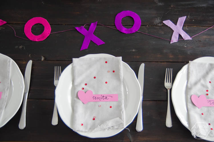 DIY paper hearts place cards- perfect for valentine's day!