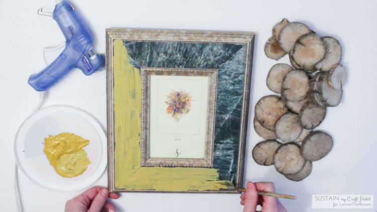 DIY Upcycled Wood Round Photo Frame