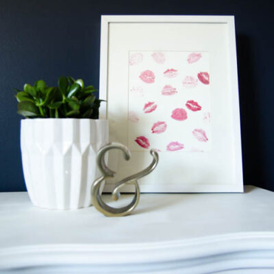 DIY Kisses Art- so cute for valentine's day or a girly apartment!