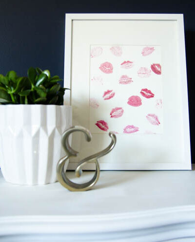DIY Kisses Art- so cute for valentine's day or a girly apartment!