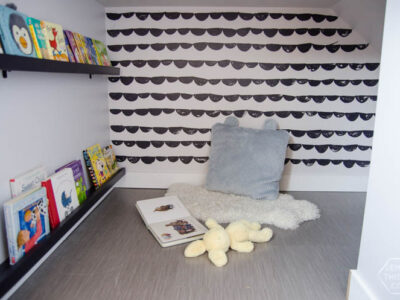 An under stairs nook for kids to play! I love the hand stamped 'wallpaper'. Click through for full tutorial