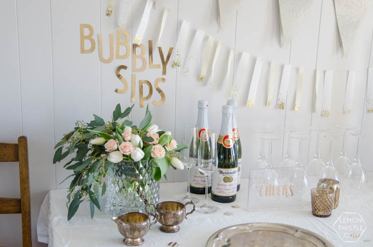 A Champagne Birthday Party! Such a fun theme and I love how simple it is to decorate with these DIYs