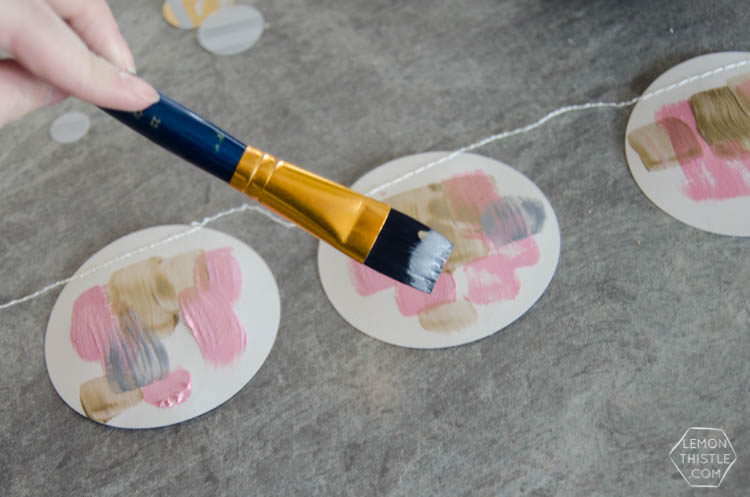 A Champagne Birthday Party! Such a fun theme and I love how simple it is to decorate with these DIYs