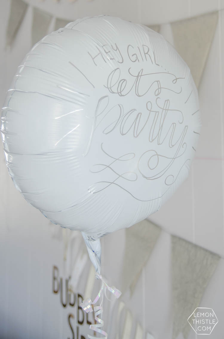 A Champagne Birthday Party! Such a fun theme and I love how simple it is to decorate with these DIYs